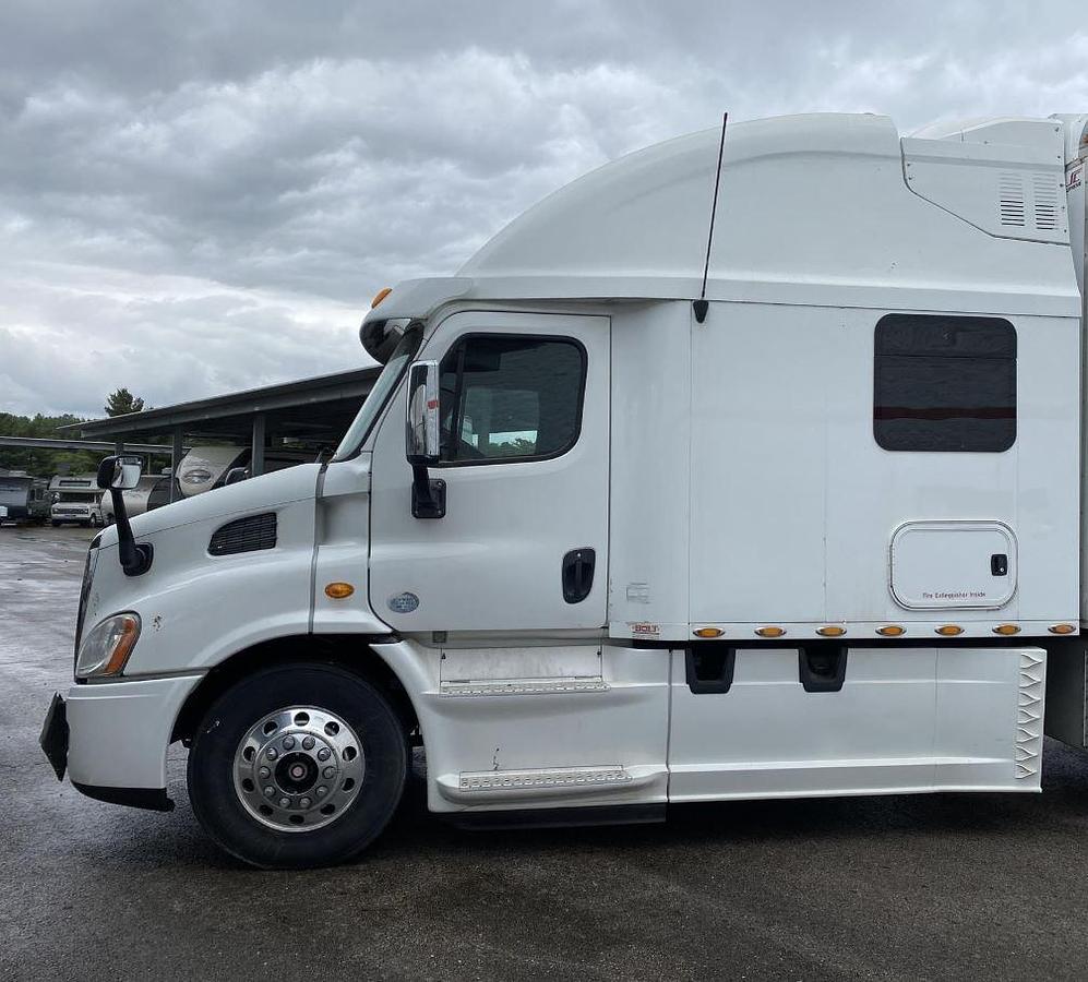 Used 2014 FREIGHTLINER CASCADIA 113