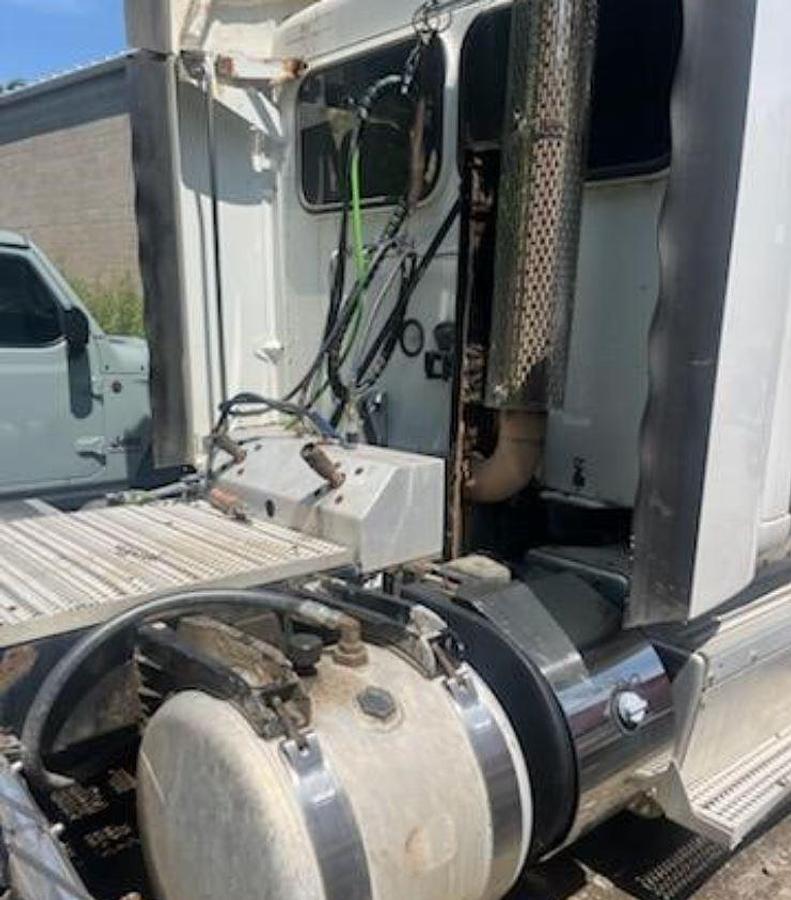 Used 2015 Peterbilt 587