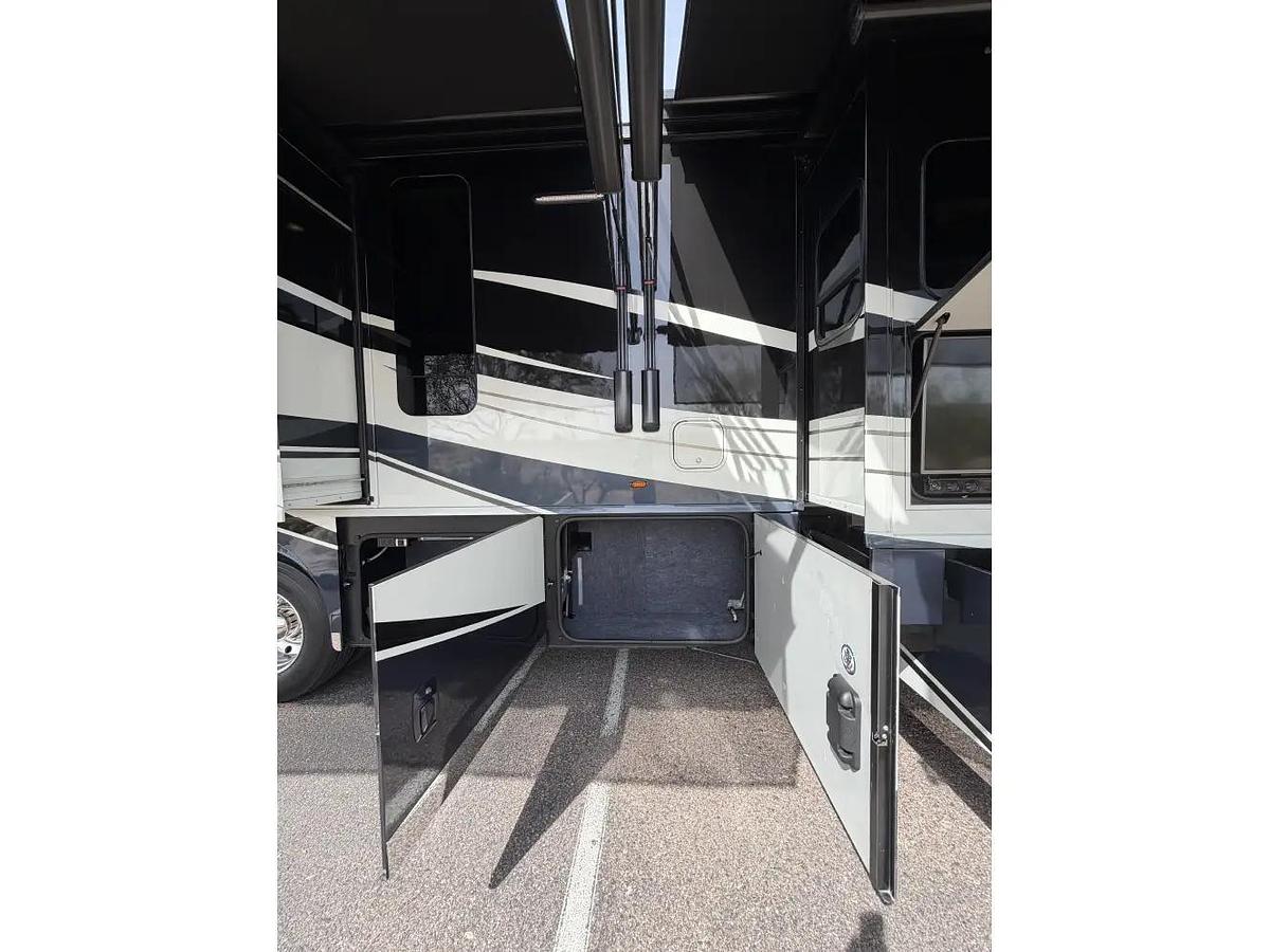 Used 2015 Winnebago Itasca Ellipse 42HD