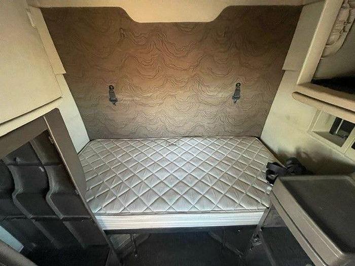 Used 2014 Volvo VNL6400 Sleeper Truck