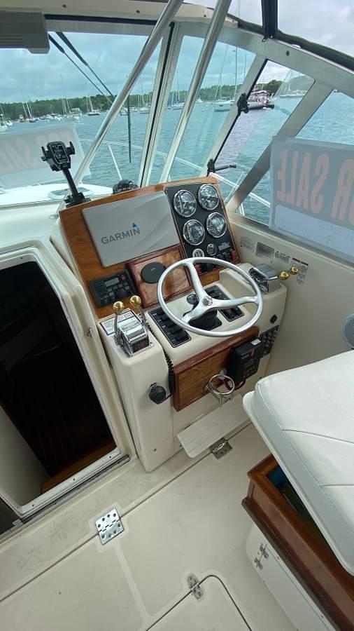 Used 2001 Pursuit 3000 Express