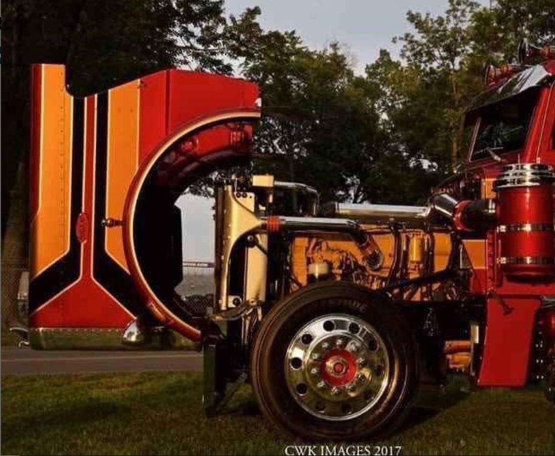 Used 2013 Peterbilt 389 Sleeper Semi Truck