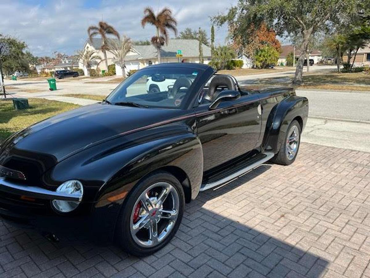 Used 2005 Chevrolet SSR LS2 Pickup