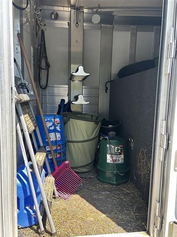 Used 2011 4 Star Three Horse Trailer with Living Quarters