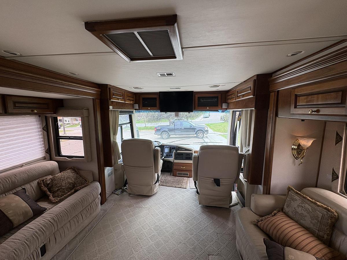 Used 2003 Monaco Dynasty 38 Earl