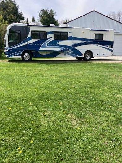 Used 2002 Fleetwood Revolution 38B