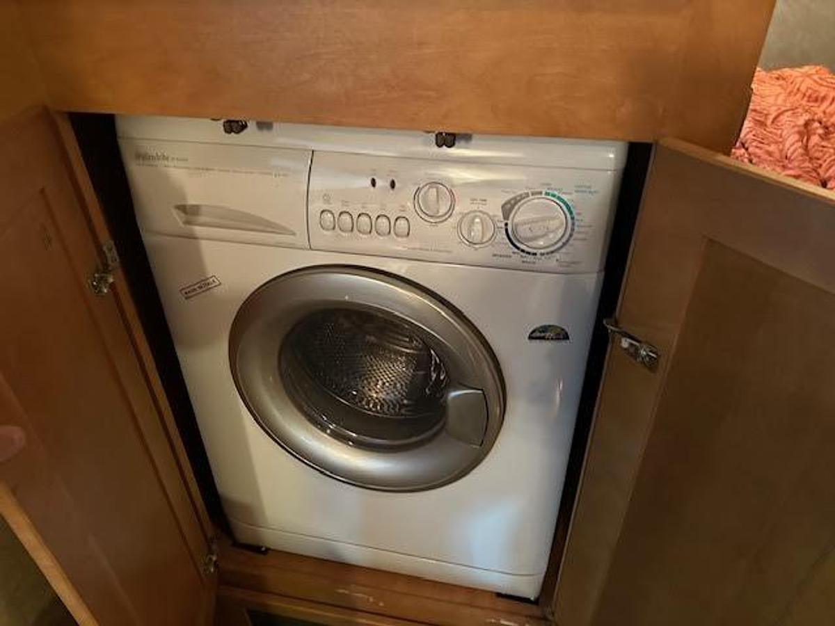 Used 2008 Winnebago Tour 40KD Class A Motorhome