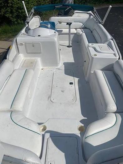 Used 2000 Hurricane Fun Deck