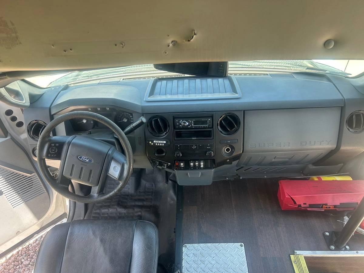 Used 2015 Ford 550 28 Passenger Bus with Wheelchair Lift