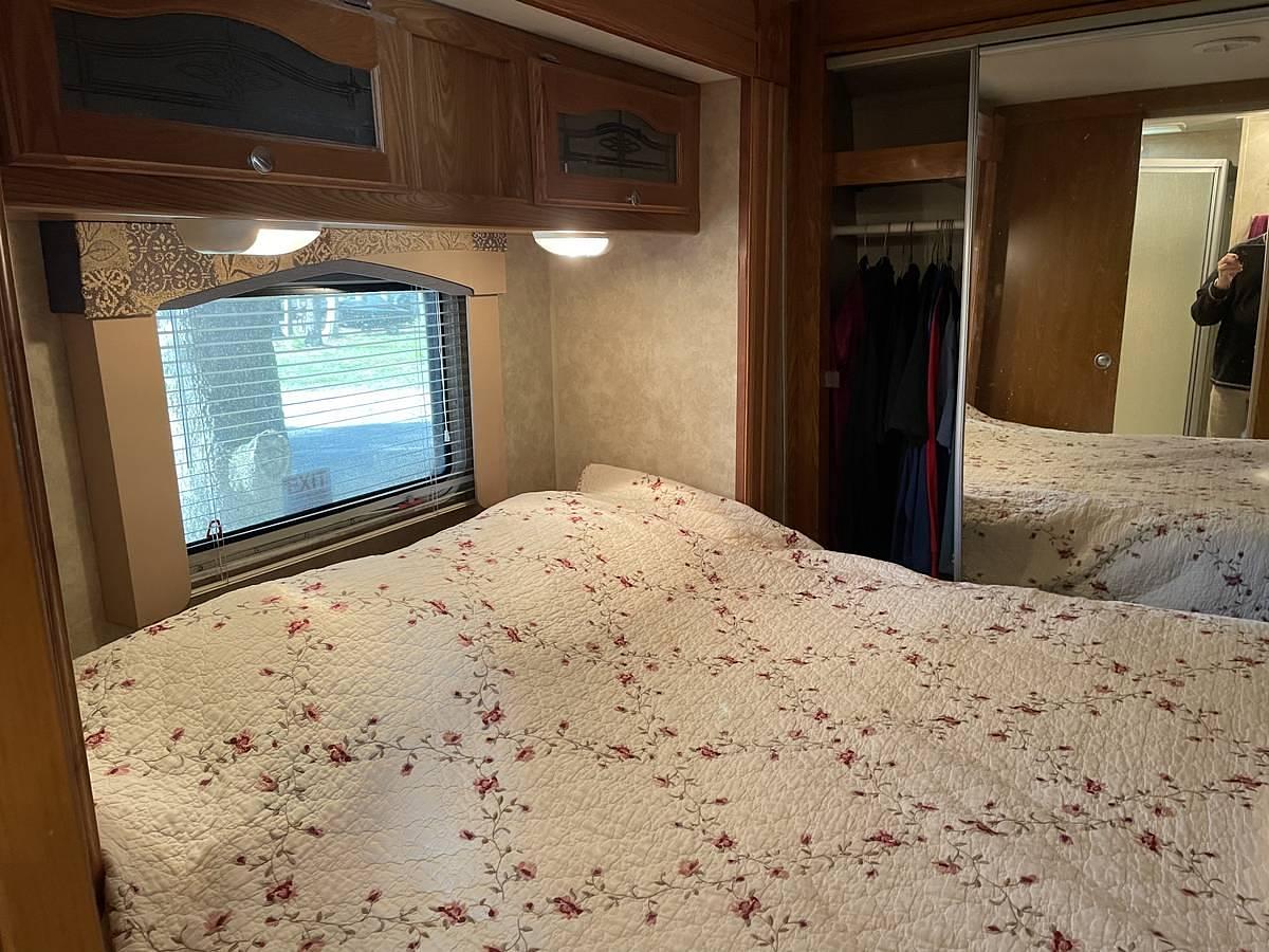 Used 2008 Thor Freedom Spirit 37Q Travel Trailer