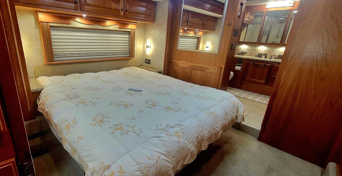 Used 2009 Country Coach Allure 470