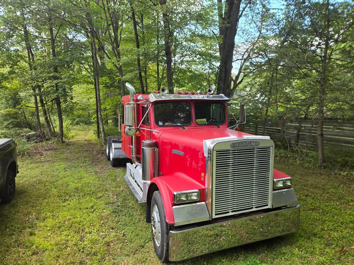 Used 1987 Freightliner FLC120 Conventional Sleeper Semi