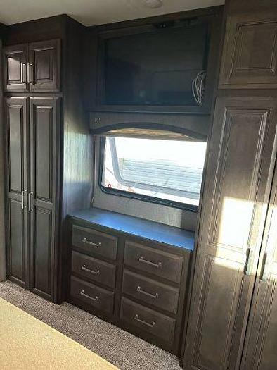 Used 2019 Keystone Avalanche 382FL