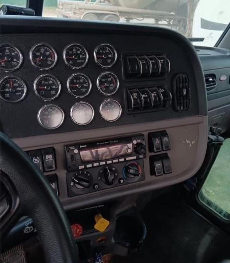 Used 2022 Peterbilt 389 Day Cab