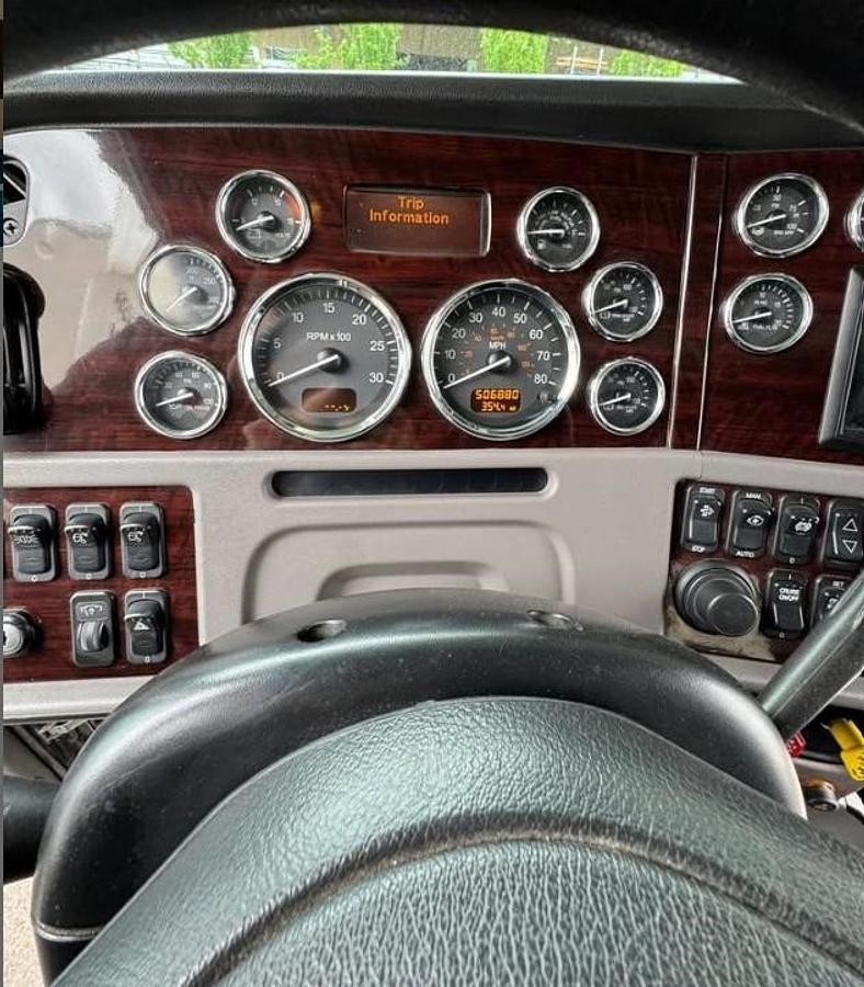 Used 2016 Peterbilt 389 Sleeper