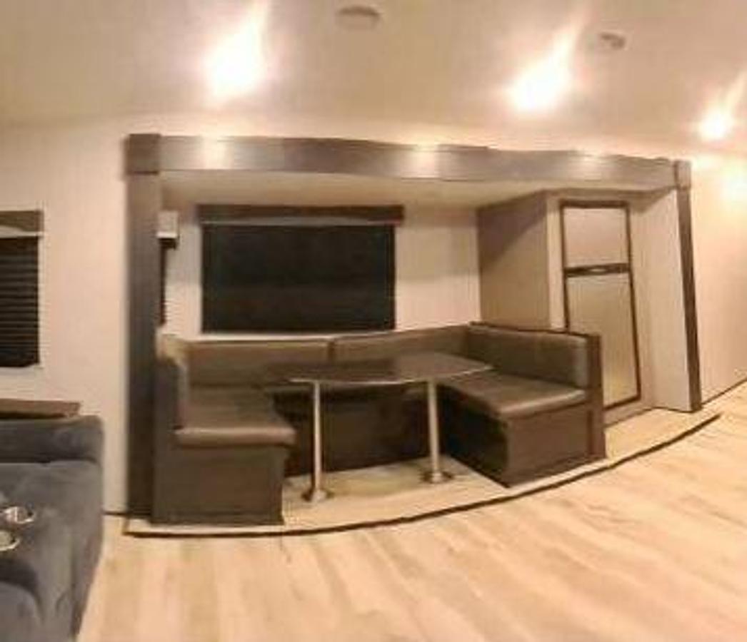 Used 2021 Starcraft Super Lite Travel Trailer • Like New • New Flooring