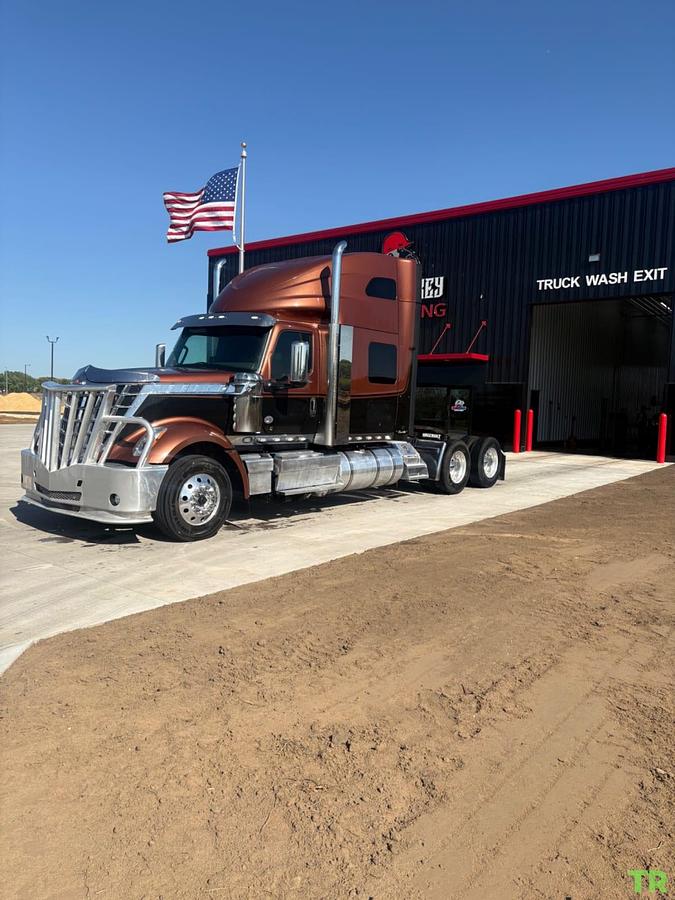 Used 2020 International LoneStar Sleeper Truck
