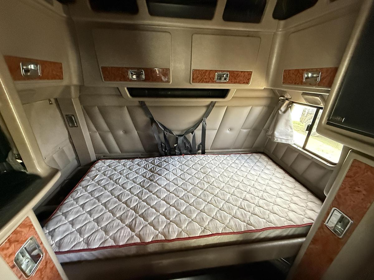 Used 2004 Peterbilt 379