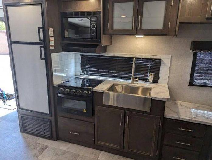 Used 2021 Dutchmen Coleman Light 2515RL