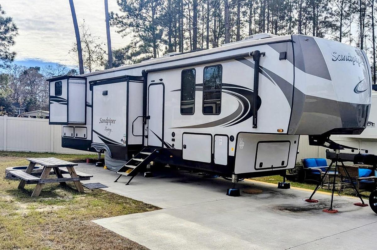 Used 2022 Forest River Sandpiper 388BHRD