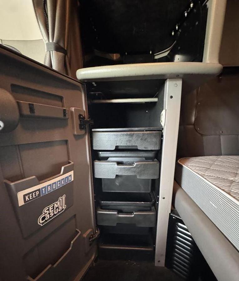 Used 2019 PETERBILT 389 Conventional Sleeper Semi