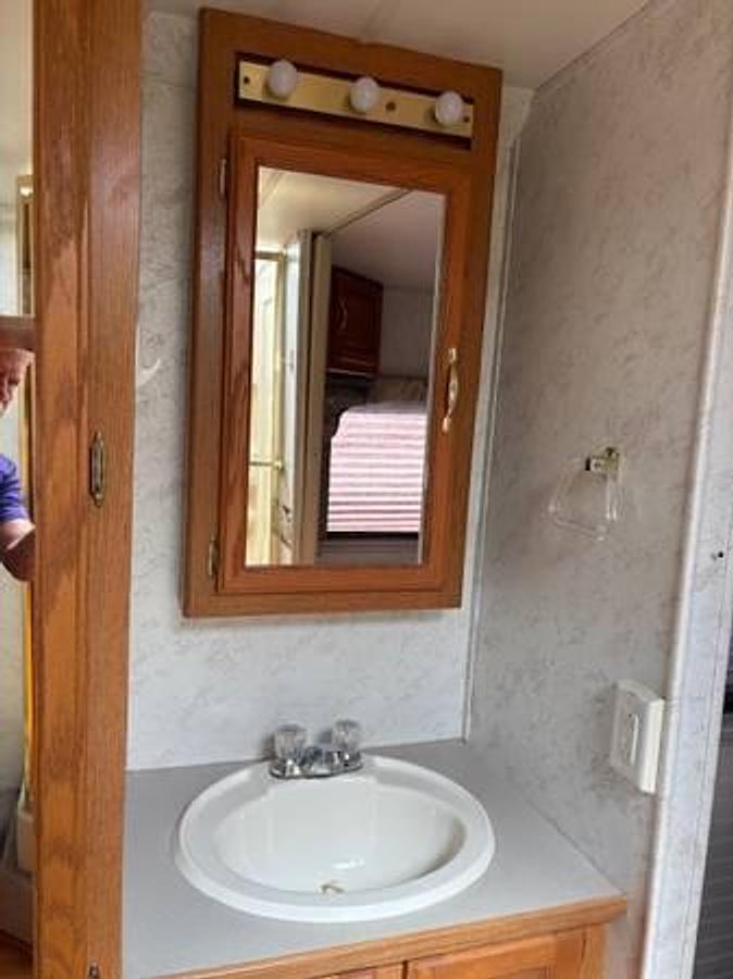 Used 2001 Four Winds Hurricane 