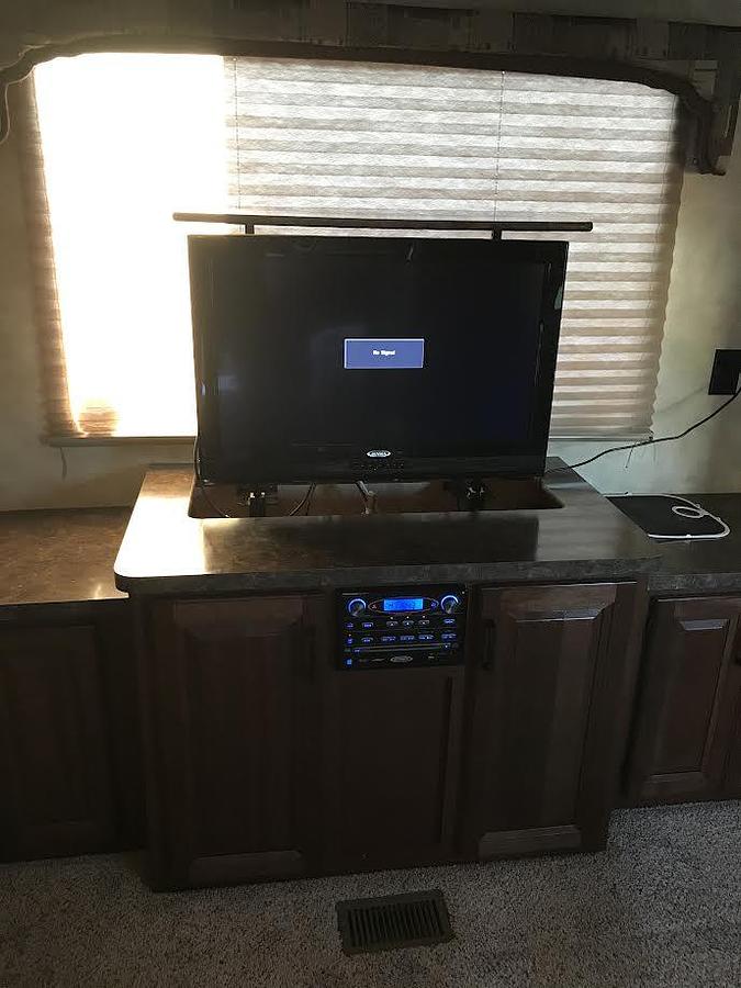 Used 2013 Forest River Sandpiper 315RE Fifth Wheel