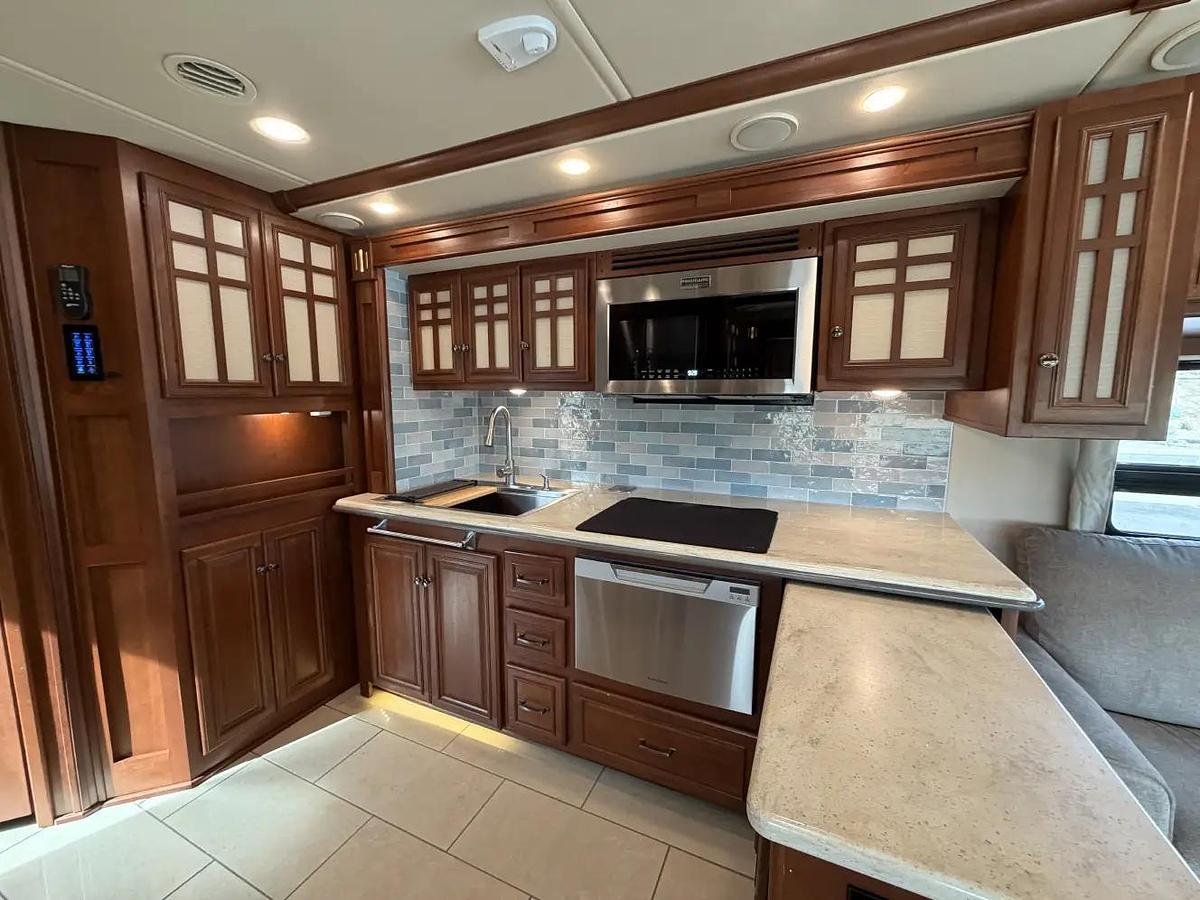 Used 2015 Winnebago Itasca Ellipse 42HD