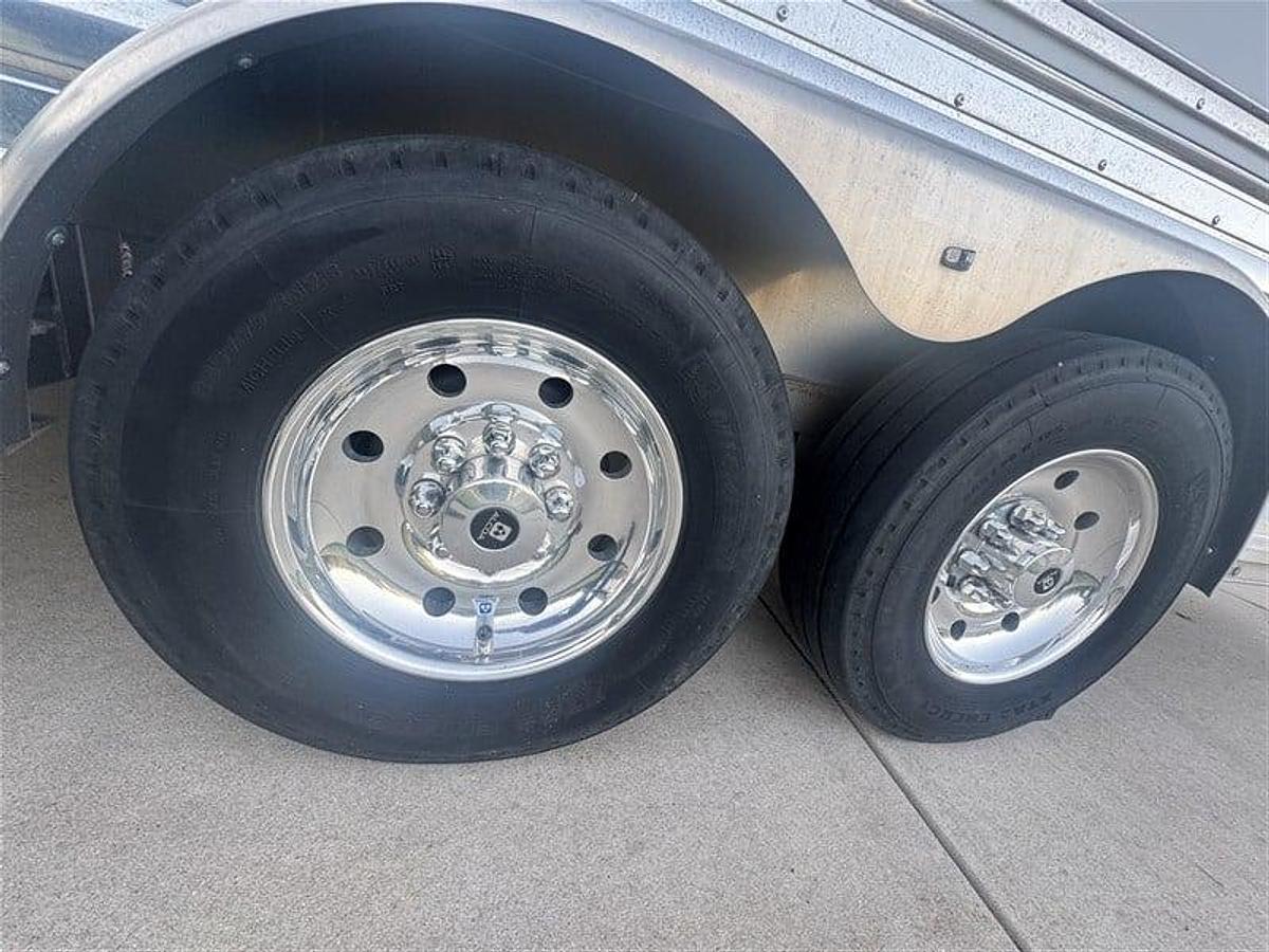 Used 2020 4 Star 3 Horse w/ Living Quarters