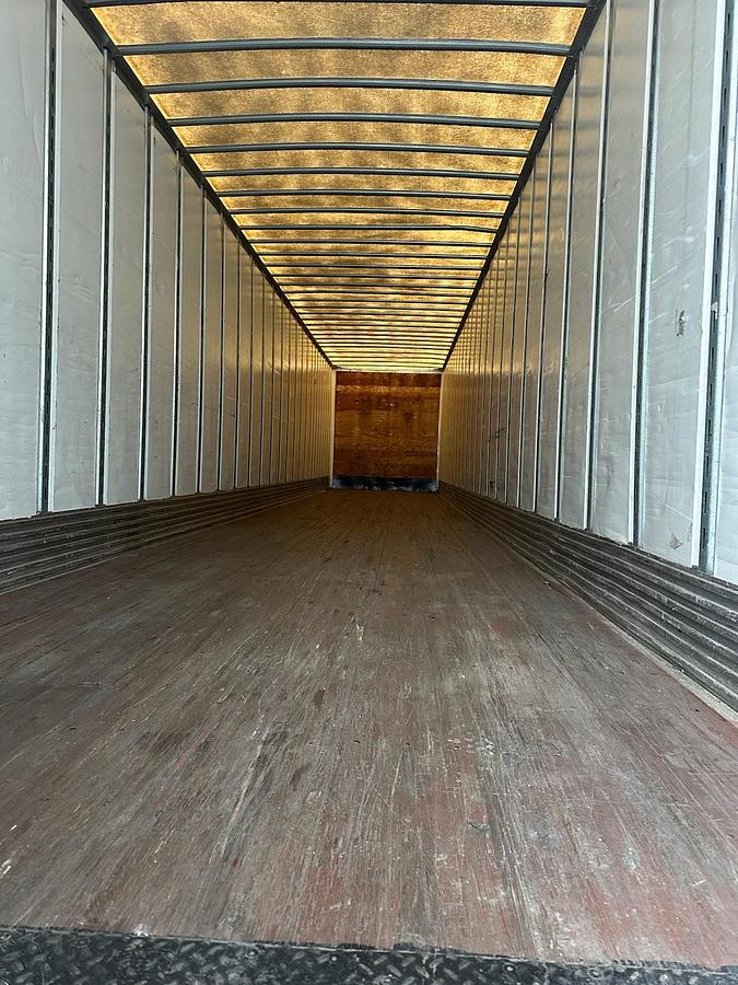 Used 2009 Utility 53′ Dry Van Trailer (5 Available)