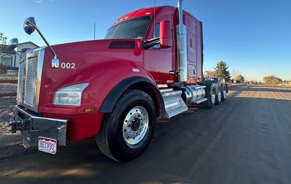 Used 2016 KENWORTH T880
