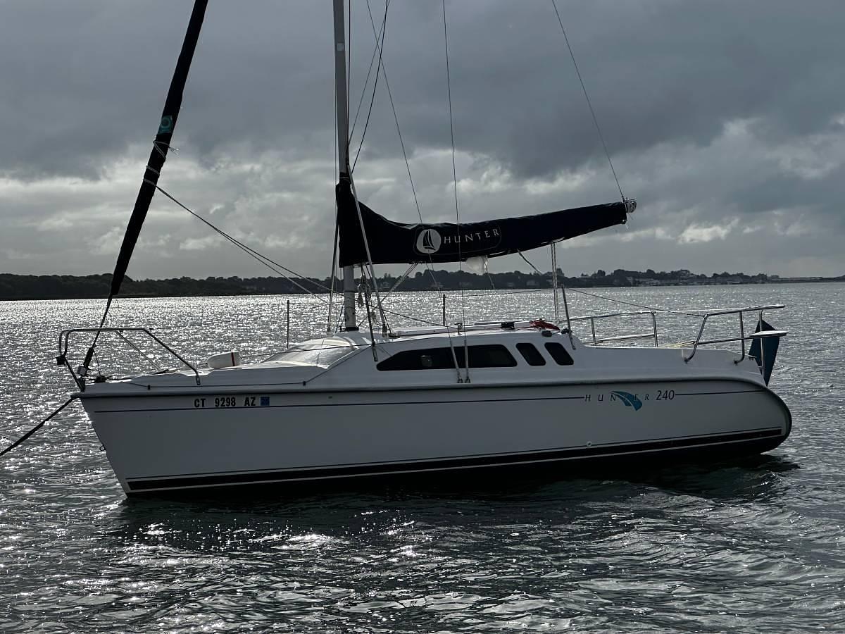 Used 2001 Hunter 240