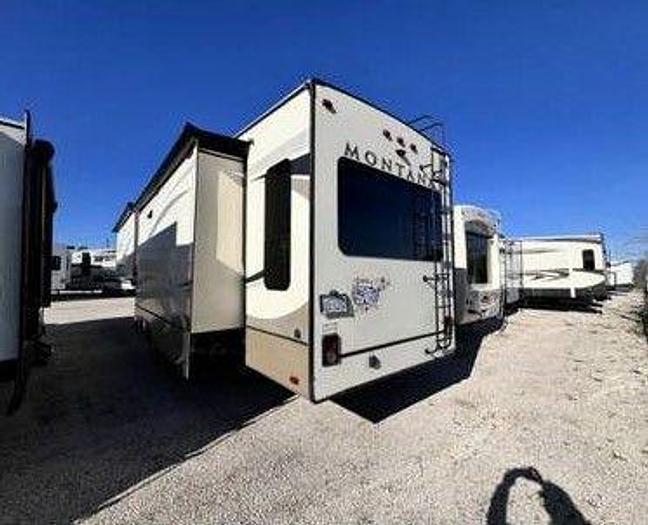 Used 2020 Keystone Montana 3721RL