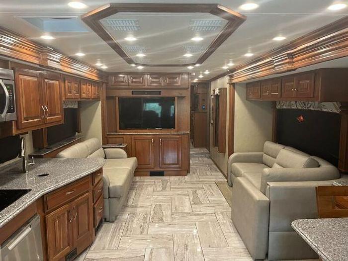 Used 2017 Fleetwood Discovery LXE 40X