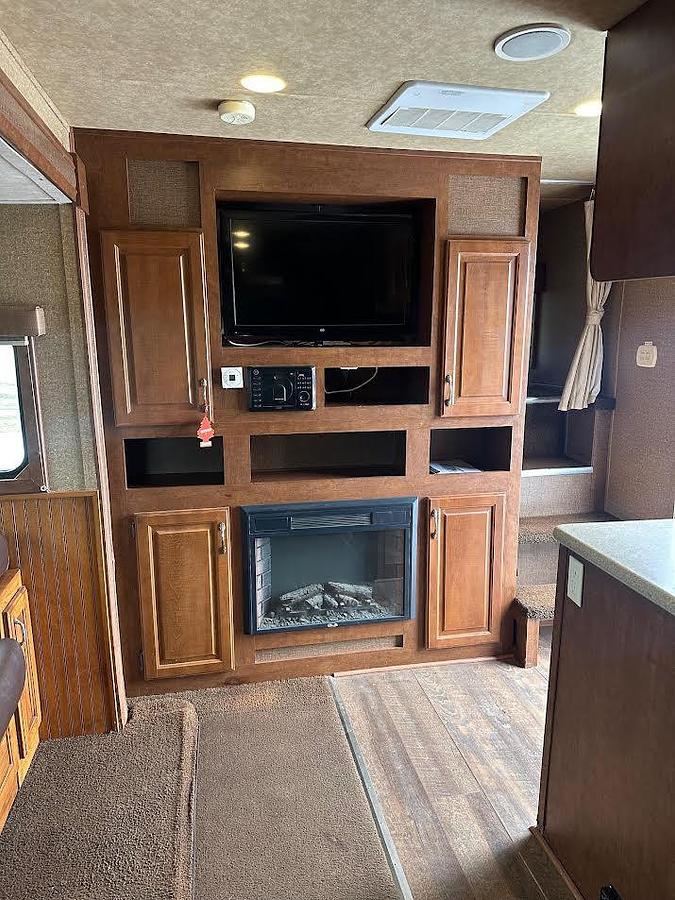 Used 2014 Bison Travel Coach 3 Horse Trailer