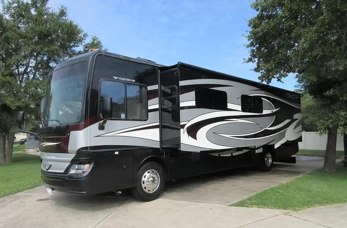 Used 2017 Fleetwood Pace Arrow LXE 38K Class A Motorhome