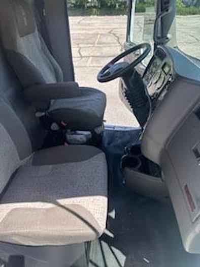 Used 2019 KENWORTH T270 Box Truck