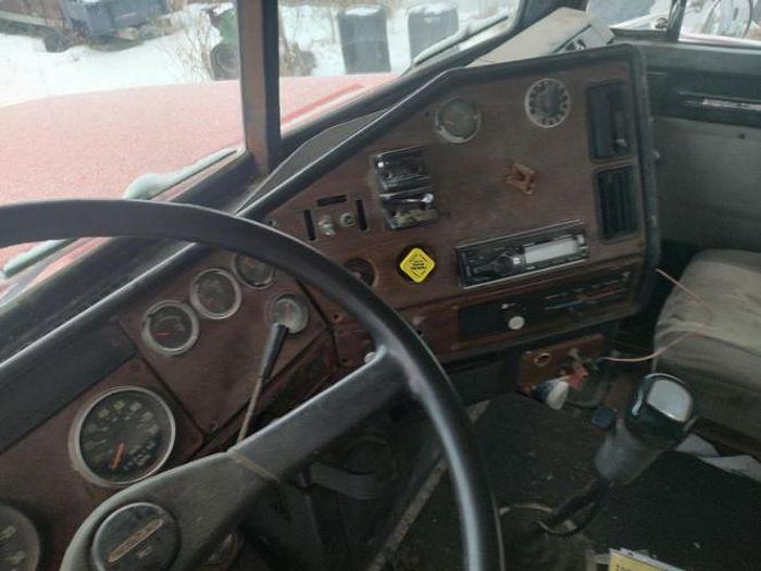 Used 1990 Freightliner FLD120