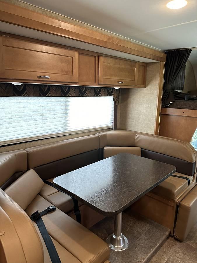 Used 2017 WINNEBAGO Minnie Winnie