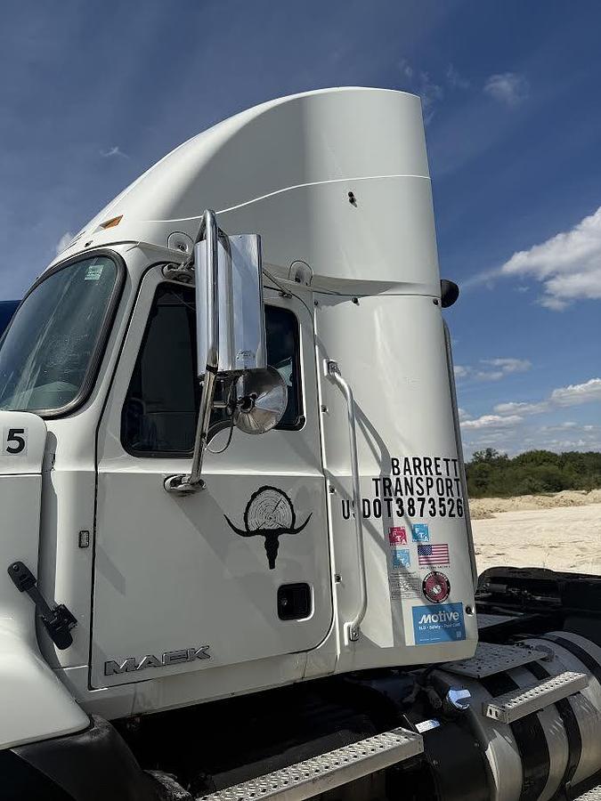 Used 2017 Mack Day Cab