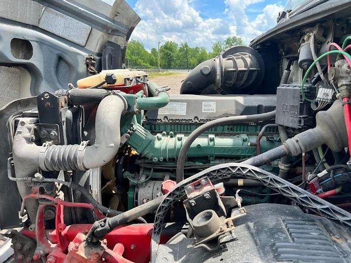 Used 2017 Volvo VNL64T780