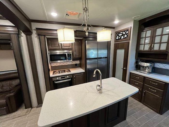 Used 2019 Keystone Alpine 3500RL