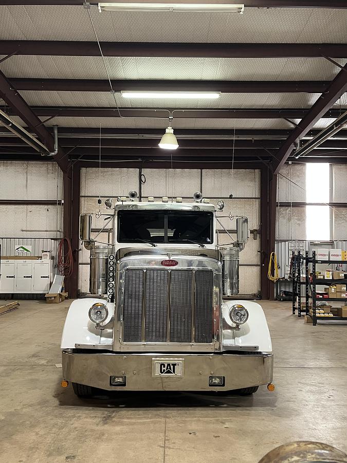 Used 2001 Peterbilt 379 Sleeper Semi Truck