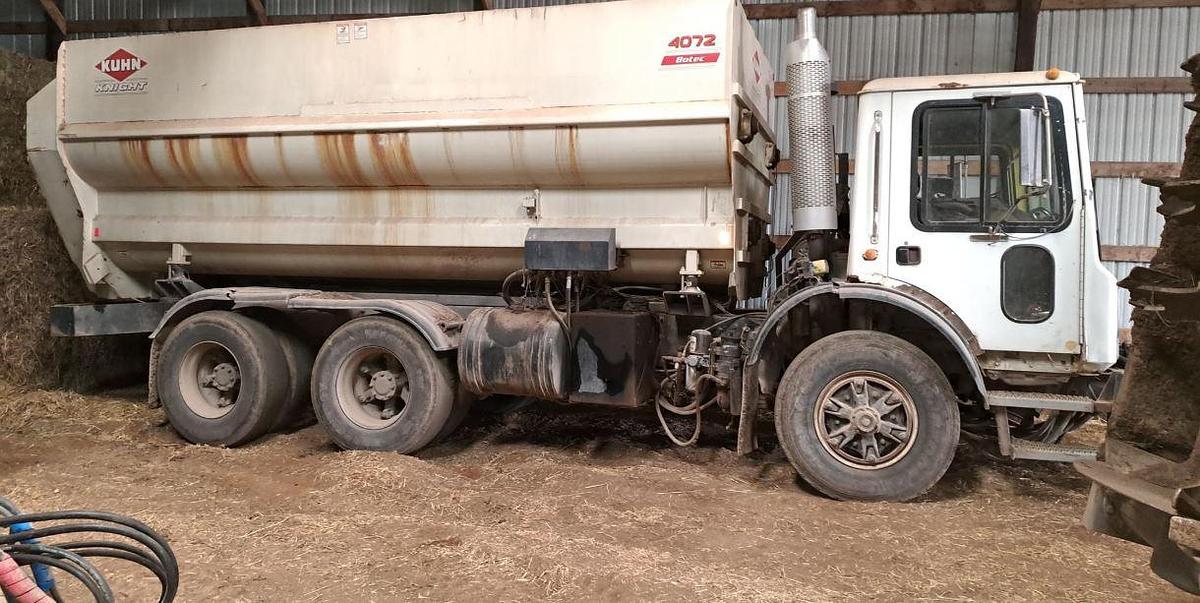 Used 2014 Kuhn Knight 4072 Mounted on 2000 Mack MR600