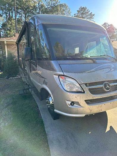 Used 2013 Winnebago Via 25Q