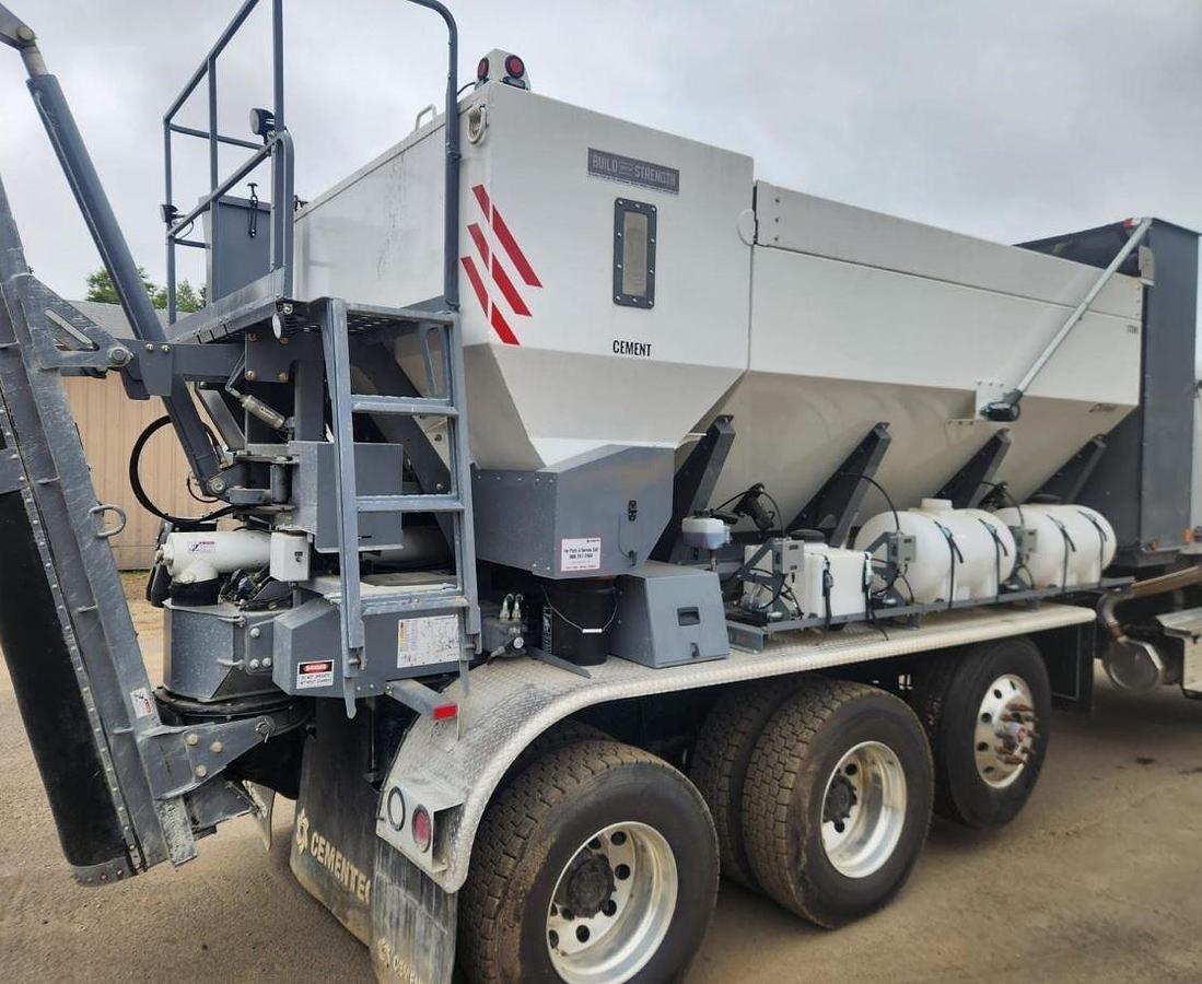 Used 2024 Cemen Tech C60 Volumetric Mixer Truck