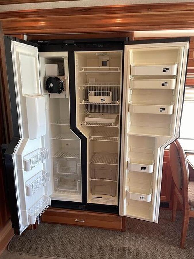 Used 2007 Monaco Camelot 42PDQ Class A Motorhome