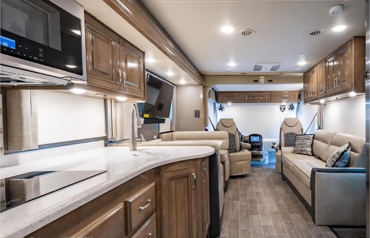 Used 2020 Thor Motor Coach Palazzo 33.5