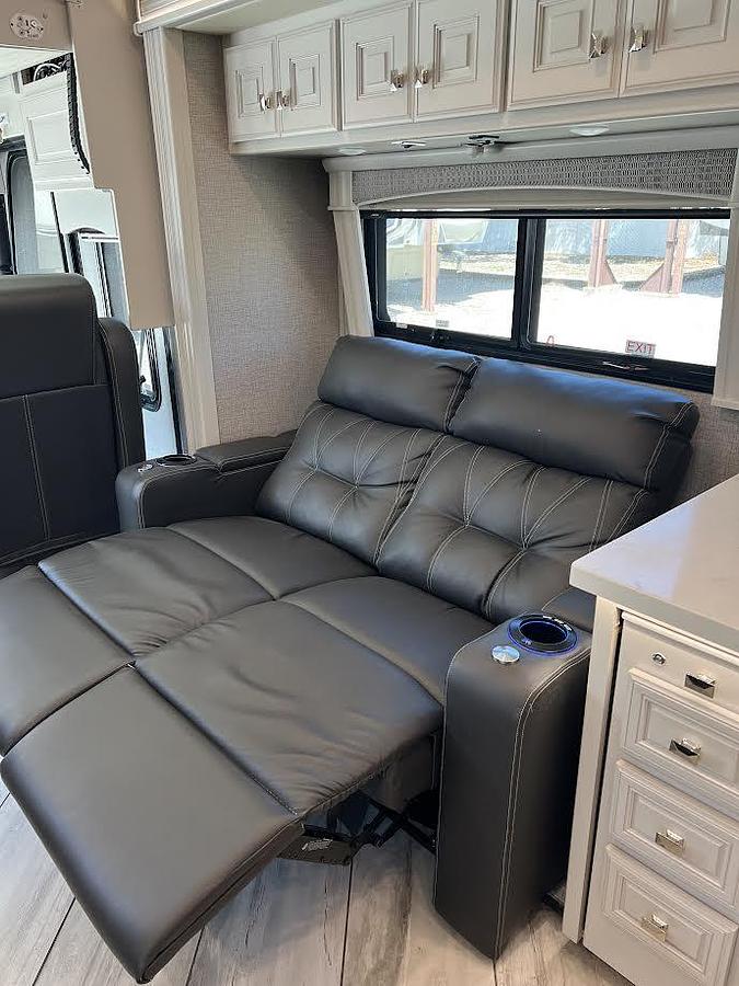 Used 2022 Fleetwood Discovery LXE 40M Class A Motorhome