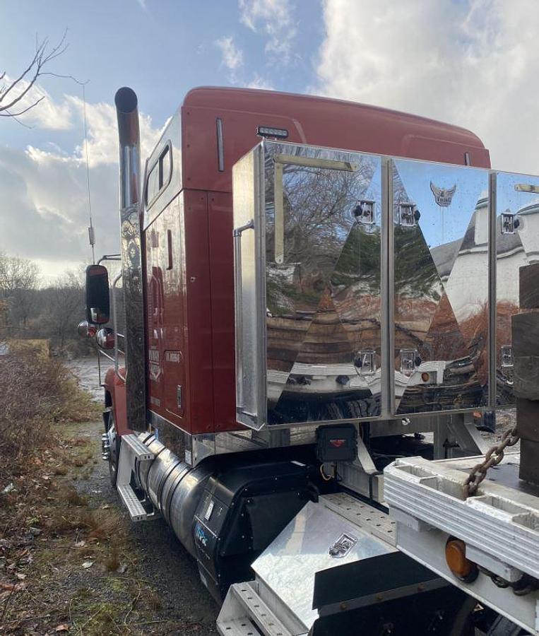 Used 2018 Mack Pinnacle CHU613 Sleeper Truck